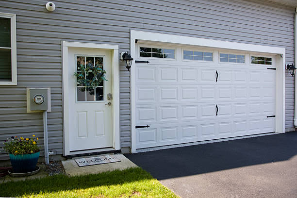 24/7 Emergency Garage Door Panel Replacement experts in Englewood, NJ